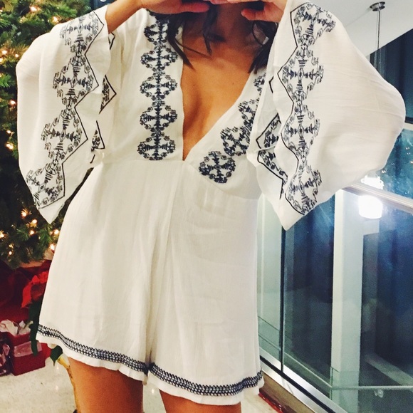 LF Plunge Bell Sleeve Romper - Picture 2 of 7